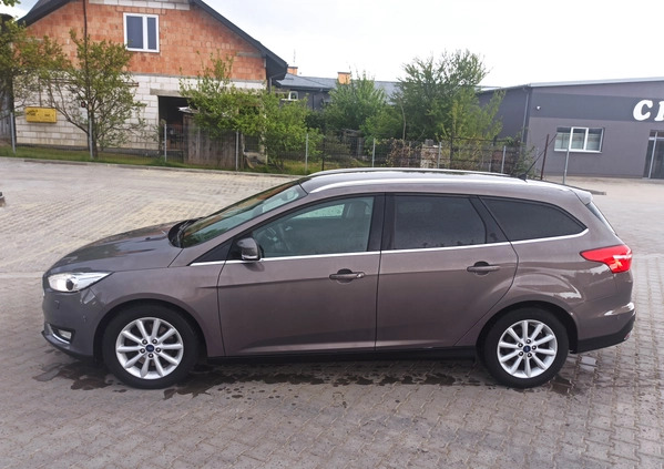 Ford Focus cena 39800 przebieg: 217000, rok produkcji 2016 z Dębica małe 232